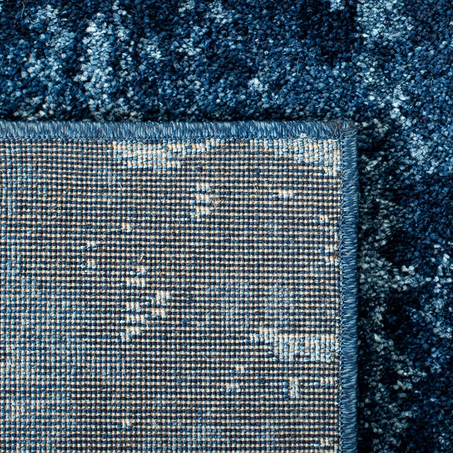 SAFAVIEH Retro Collection Accent Rug - 2' x 3', Light Blue & Blue, Modern Abstract Design, Non-Shedding & Easy Care, Ideal for High Traffic Areas in Entryway, Living Room, Bedroom (RET2770-6065)