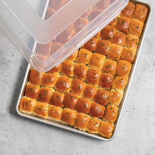 Nordic Ware Extra Large High-Sided Baking Pan, 21.1 x 15 x 2 inches, XL Big baking pan Natural Uncoated Aluminum, Reinforced Steel Rim Prevents Warping, Big Batch with Lid