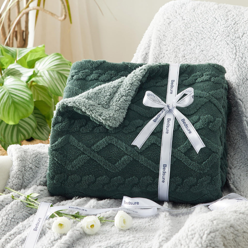 Bedsure Gentlesoft Sherpa King Size Blanket for Bed- Fleece Fluffy & Cozy Cable Jacquard Tufted for Women Gift, Thick and Warm Christmas Blanket for Winter, Dark Green, 108x90 Inches