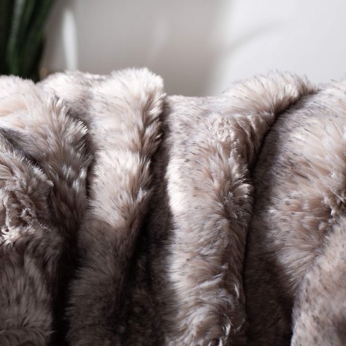 SAFAVIEH Home Collection Faux Chinchilla Throw, Grey