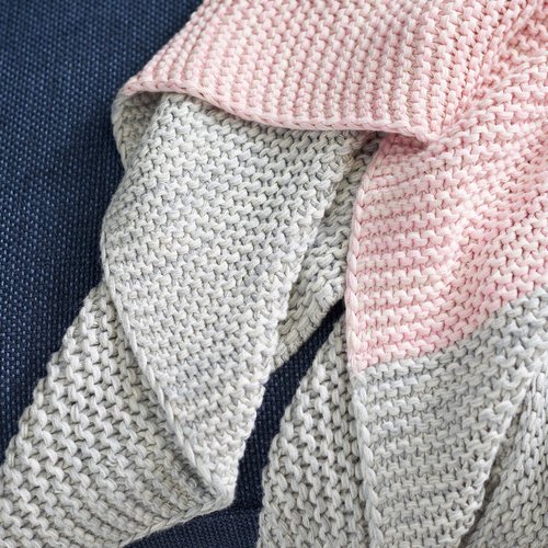 SAFAVIEH Home Collection Elowen Grey/Pink Cotton 50 x 60-inch Sofa Chaise Lounge Club Chair Living Room Bedroom Decorative Throw Blanket THR224A-5060