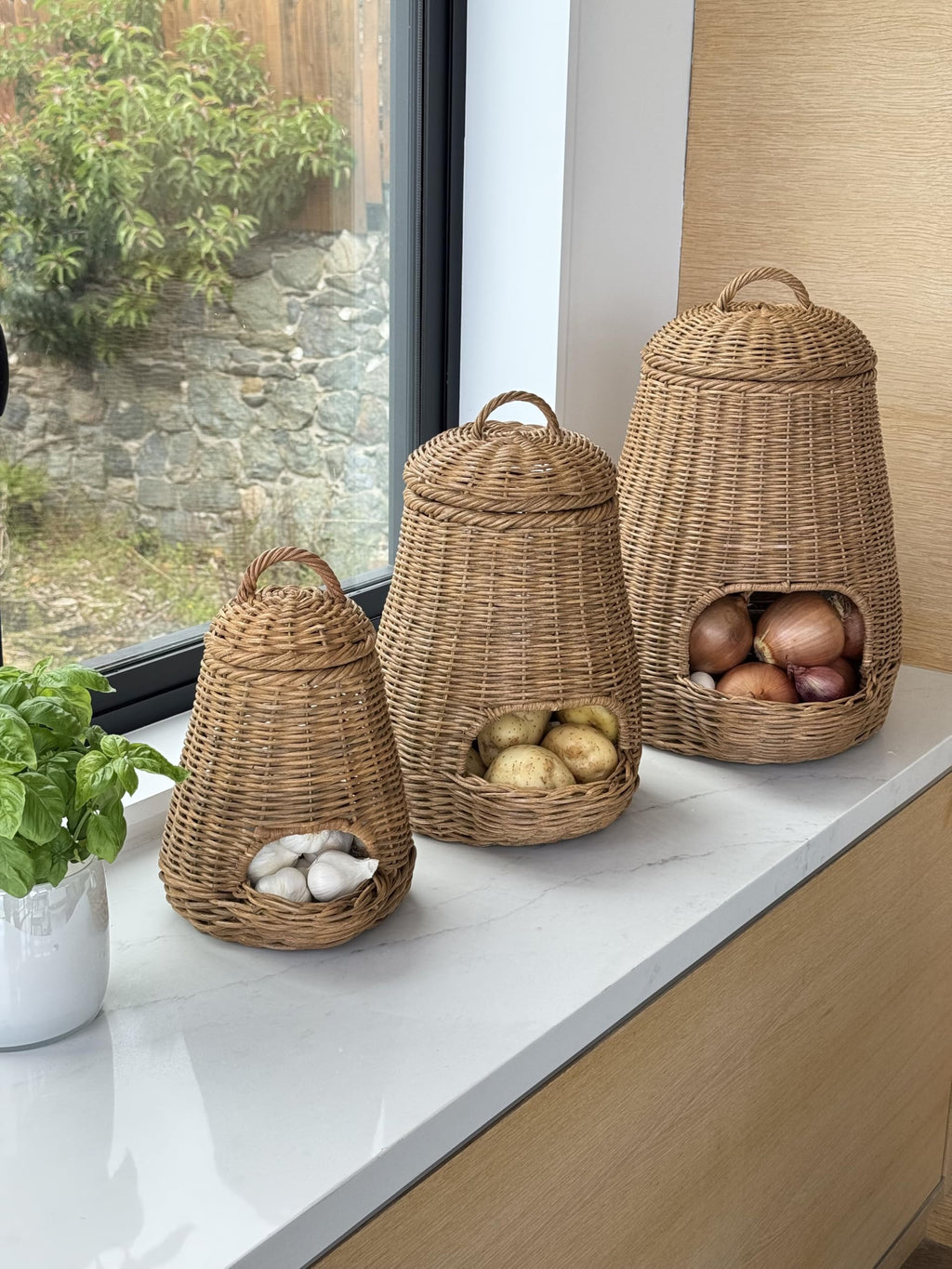 KOUBOO 1020027 Wicker Garlic Fruit and Vegetable Storage Basket, Small, 7.5" x 7.5" x 10.5" , brown