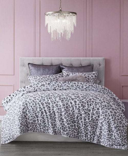 Juicy Couture – Comforter Set | Pearl Leopard Design Bedding| Twin/Twin XL | 2 Piece Set Includes 1 Comforter and 1 Sham | Wrinkle Resistant | Premium Bedroom Décor | Grey/Silver