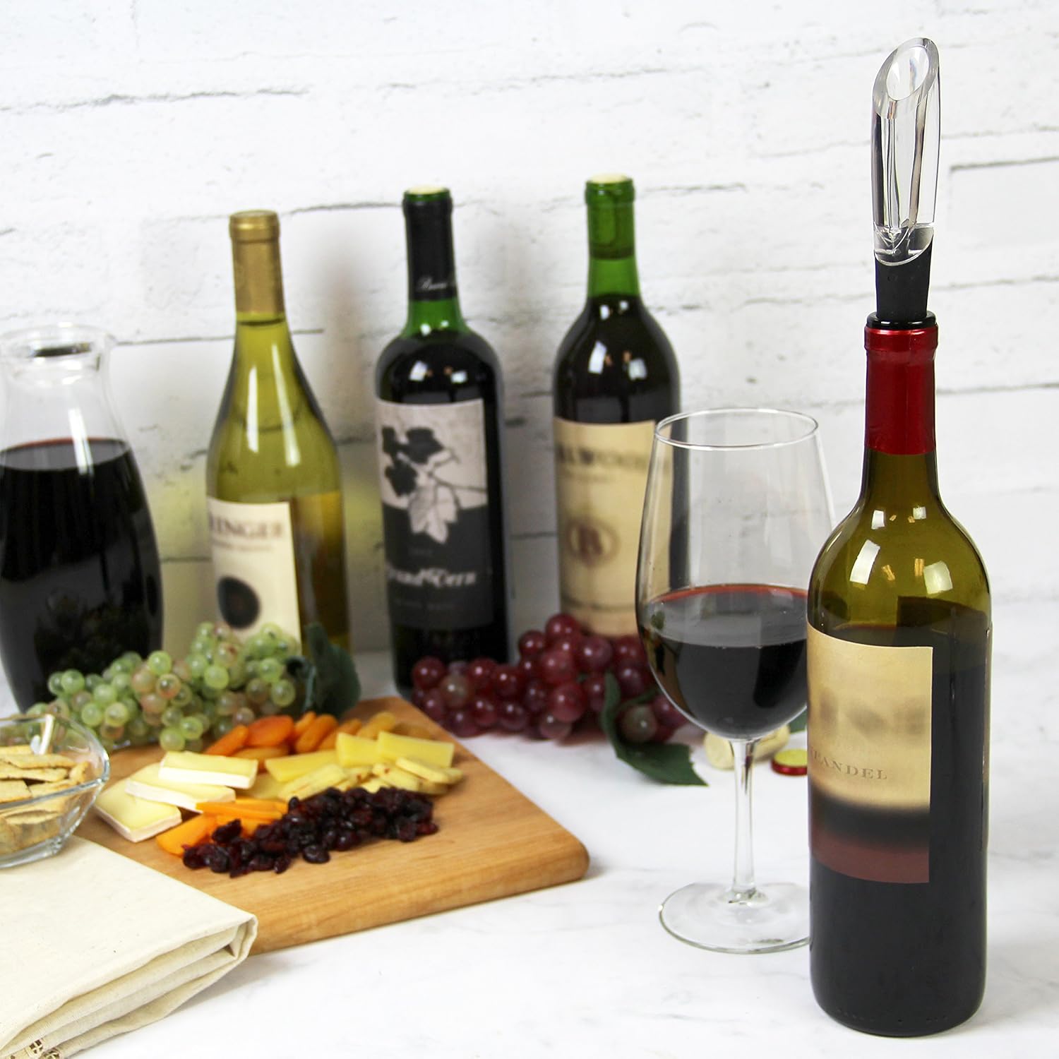 Vinturi On-Bottle Wine Aerator Pourer and Decanter for Red and White Wines Patented Design Perfectly Aerates Wines By The Glass or Bottle With Distinctive Sound, Black