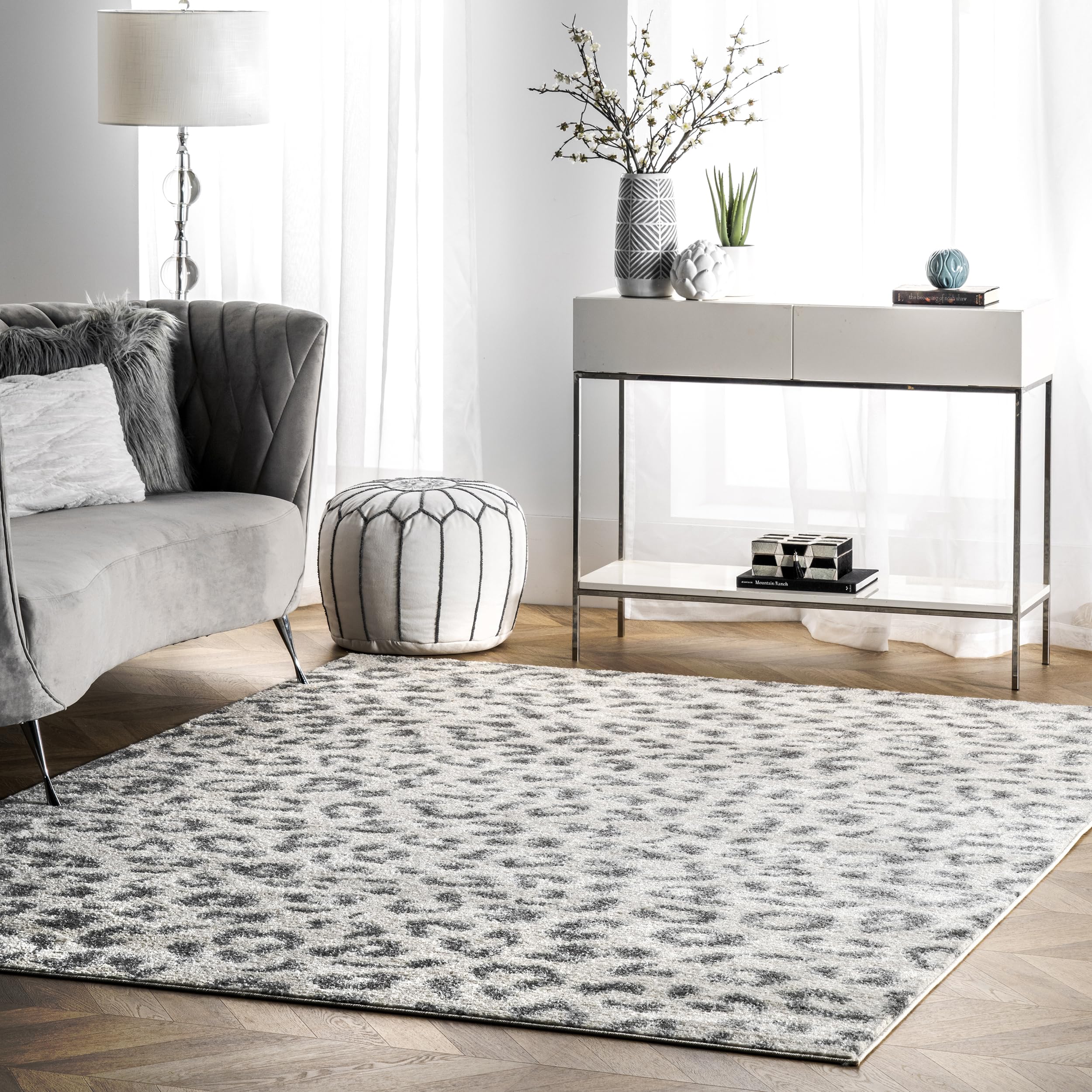 Nuloom Annette Grey/Off-White, 6'7" x 9', Leopard Print, Soft and Cozy, High Traffic, Stain Resistant, Easy Clean, Durable Area Rug for Bedroom, Living Room, Dining Space, Den, Foyer, Entryway