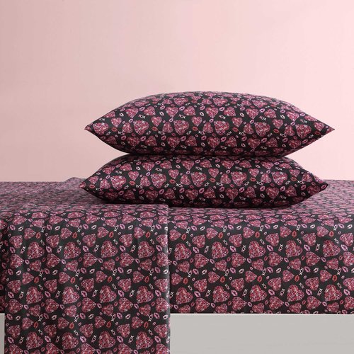 Betsey Johnson - Twin Bed Sheets, Bedding Set with Matching Sham, Fully Elasticized, Fade & Wrinkle Resistant, Dorm Essentials (Lipstick Betsey Pink)