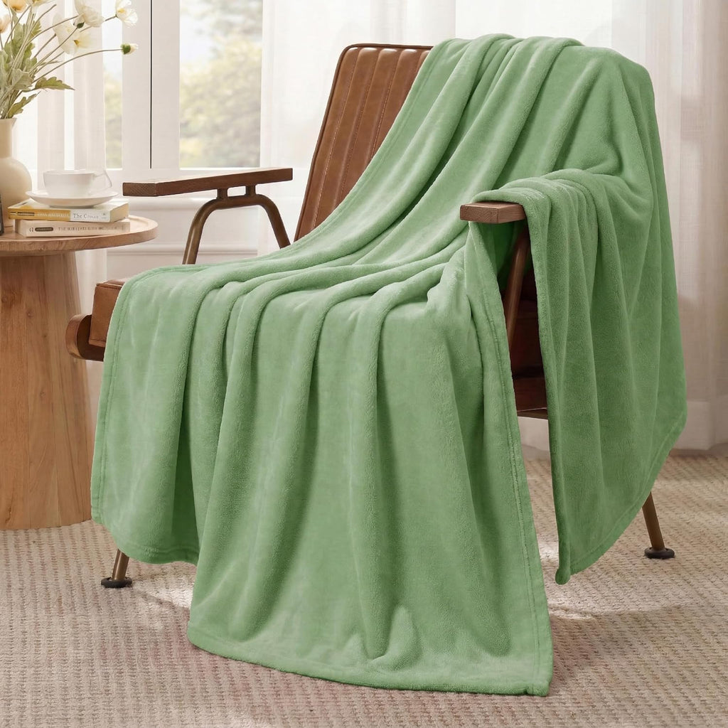 Bedsure GentleSoft Throw Blanket - Cozy 300GSM Fleece for Home Decor | Emerald Green, 50x60 Inches