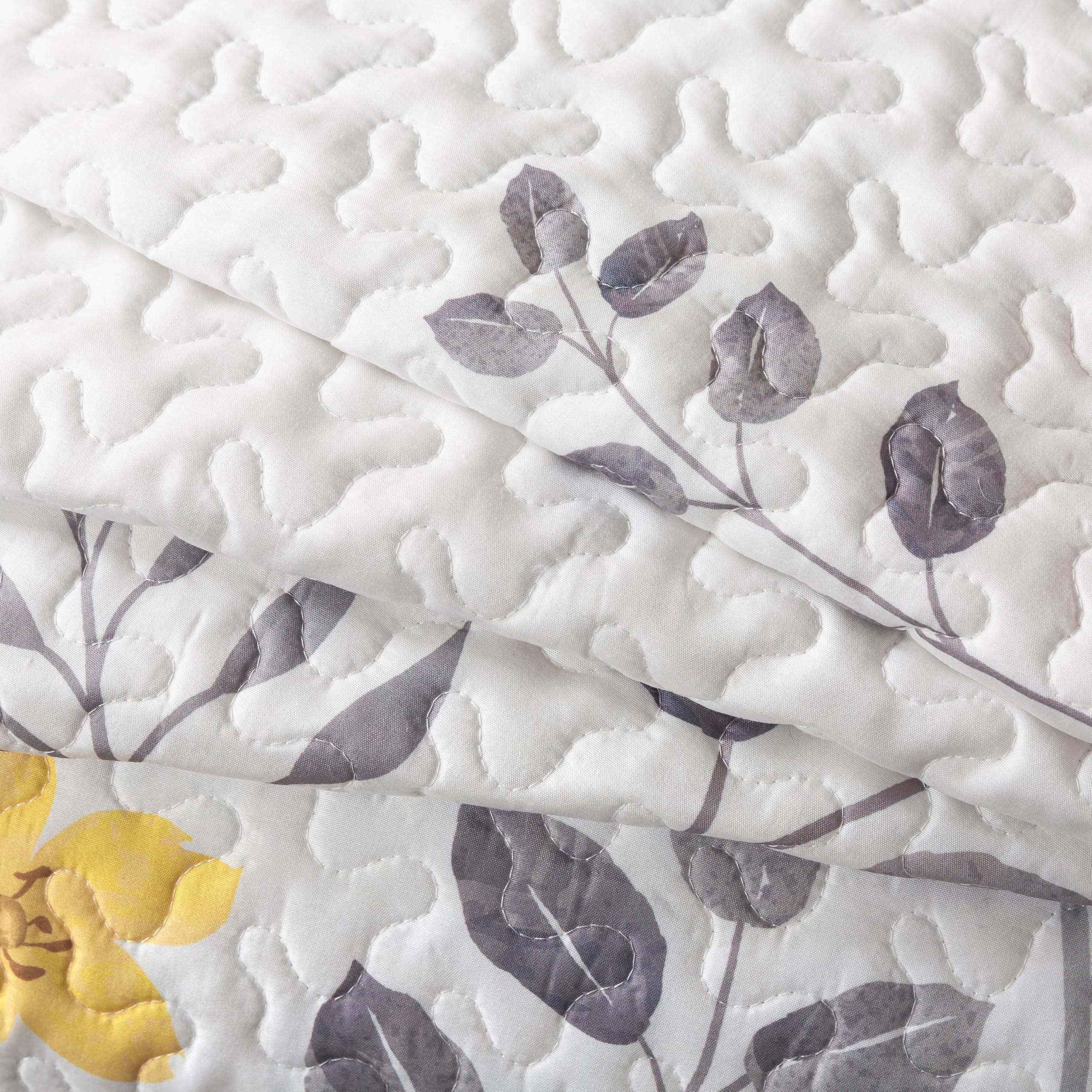 Soul & Lane May Flowers Gray and Yellow Quilt Set - Twin Size with 1 Sham, Summer Lightweight Floral Quilted Bedspread, Nature-Inspired Bedding with Flower and Botanical Pattern