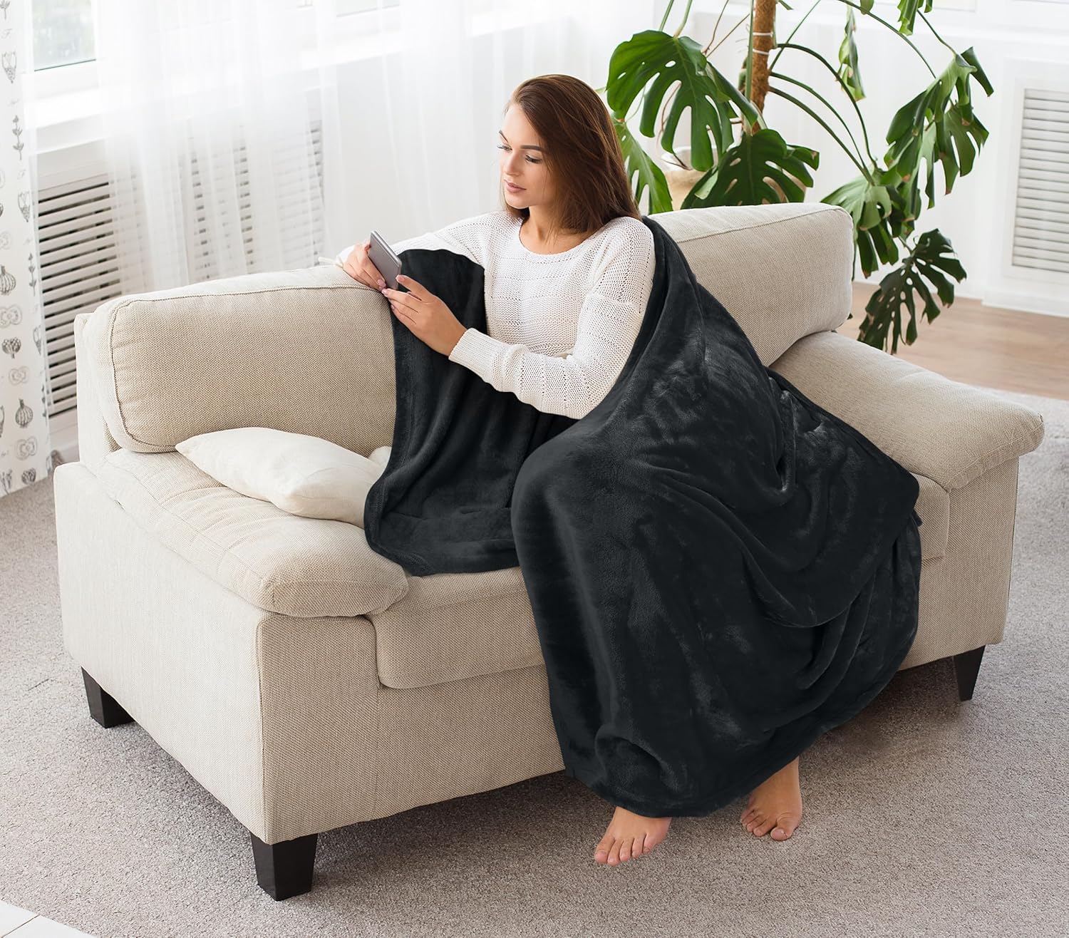 Utopia Bedding Fleece Blanket - XL Ultra Soft & Warm Black Throw (50x70 Inches) | Cozy All-Season Home Decor Gift