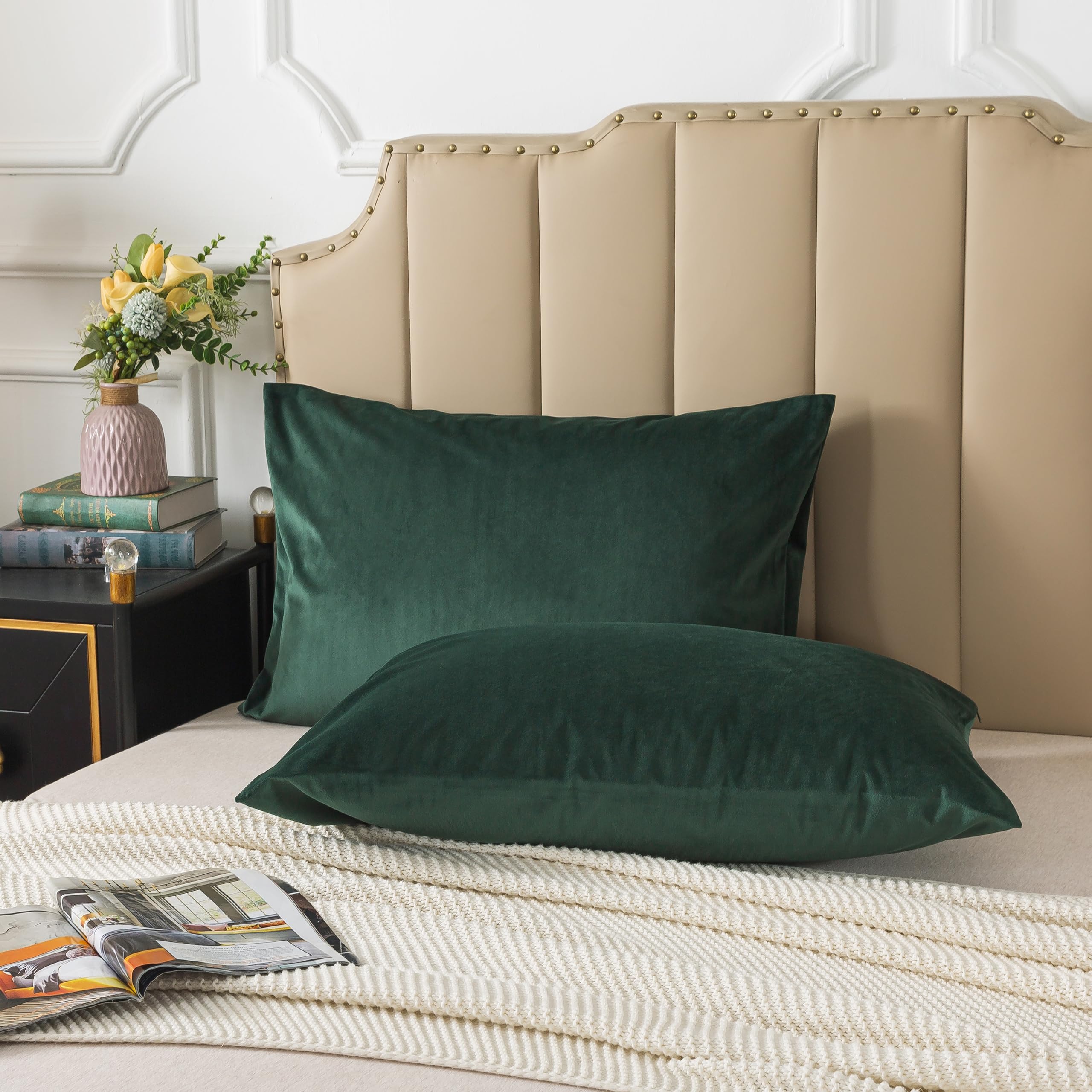 H HOUSEHOLD Set of 2 Velvet Queen Size Pillowcase, Soft and Cozy Luxury Fuzzy Flannel 20x30 Inches Pillow Cover with Zipper (Queen (20 x 30 Inch), Dark Green)