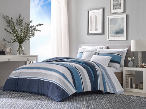 Nautica - Queen Blanket, Ring Spun Cotton Bedding, Medium-Weight for All Seasons, Oeko-Tex Certified (Chevron Navy)