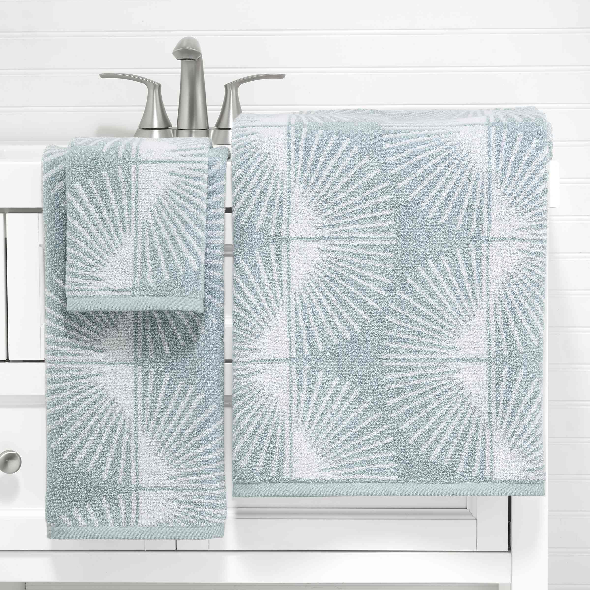 Nicole Miller - Washcloths, Soft & Absorbent Cotton, Dorm Room Essentials, Set of 4 (Kendall Collection, Oasis)