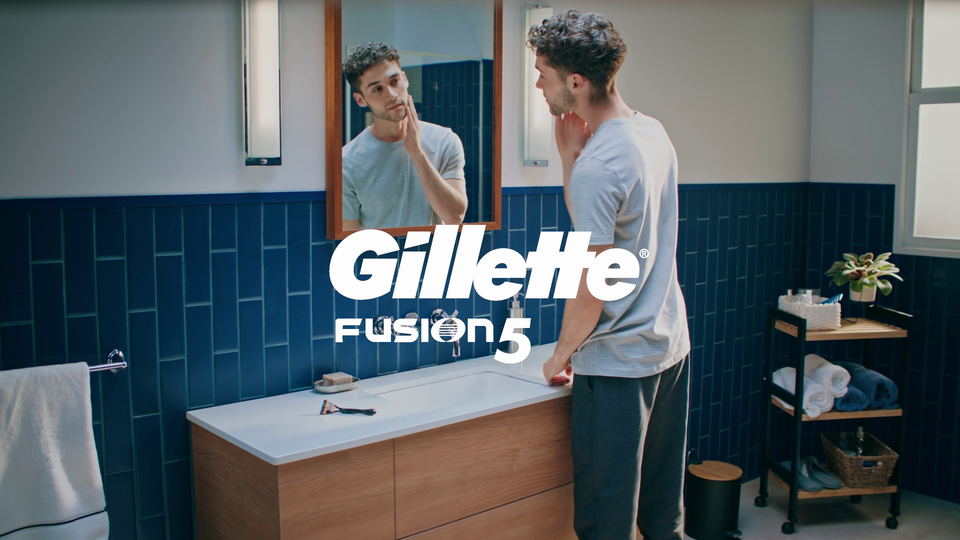Fusion5 Men's Shaving Razor with 5 Blades & Refill