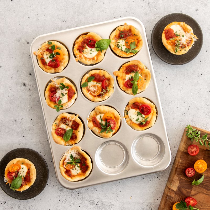 12-Cavity Muffin Pan with High Dome Lid - Natural Aluminum
