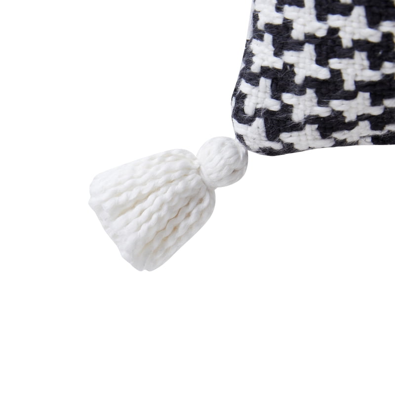 (2 Pack) Black and White Houndstooth Cotton Decorative Pillow with Tassels - 22x22