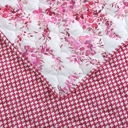 Betsey Johnson - Quilt Set, Reversible Brushed Microfiber Bedding with Matching Shams, Diamond Stitched Bedroom Decor (Floral Vineyard Pink, Queen)