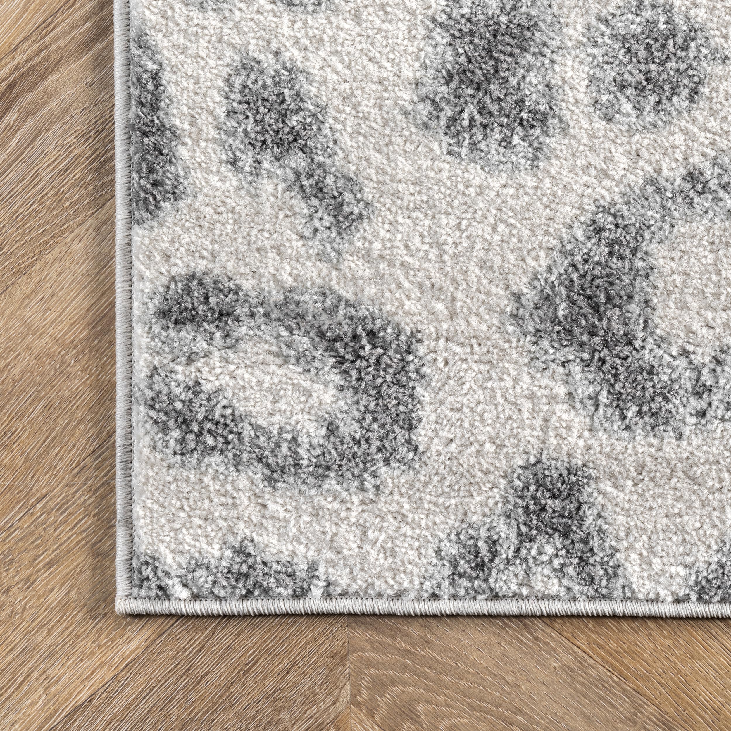 Nuloom Annette Grey/Off-White, 6'7" x 9', Leopard Print, Soft and Cozy, High Traffic, Stain Resistant, Easy Clean, Durable Area Rug for Bedroom, Living Room, Dining Space, Den, Foyer, Entryway