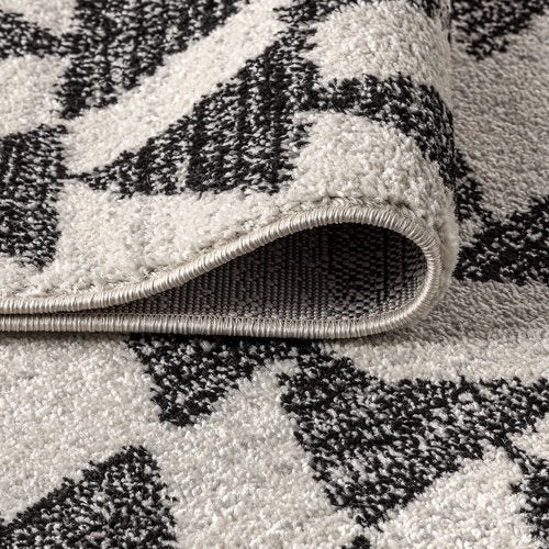 JONATHAN Y Aisha Moroccan Triangle Geometric Cream/Black Indoor Area Rug, 4x6, Contemporary, Modern, Easy-Cleaning for Living Room, Bedroom, Kitchen, Pet Friendly, Non-Shedding (MOH206A-4)