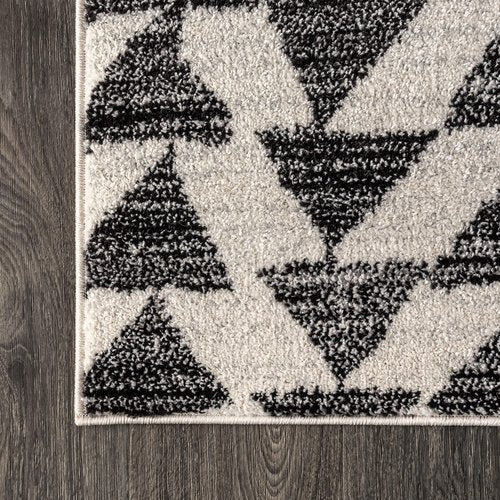 JONATHAN Y Aisha Moroccan Triangle Geometric Cream/Black Indoor Area Rug, 4x6, Contemporary, Modern, Easy-Cleaning for Living Room, Bedroom, Kitchen, Pet Friendly, Non-Shedding (MOH206A-4)