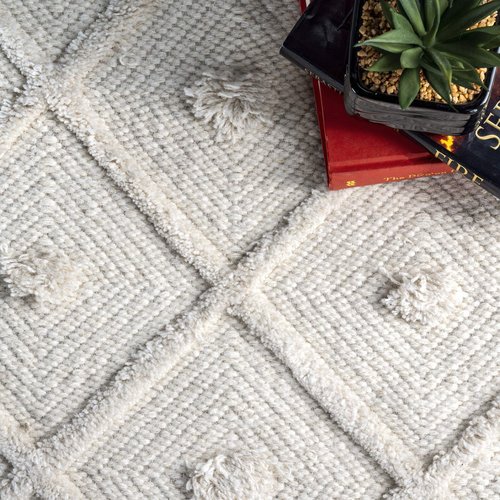 nuLOOM Jinny Moroccan Wool Tasseled Area Rug, 4' x 6', Ivory, Rectangular, 0.25" Thick