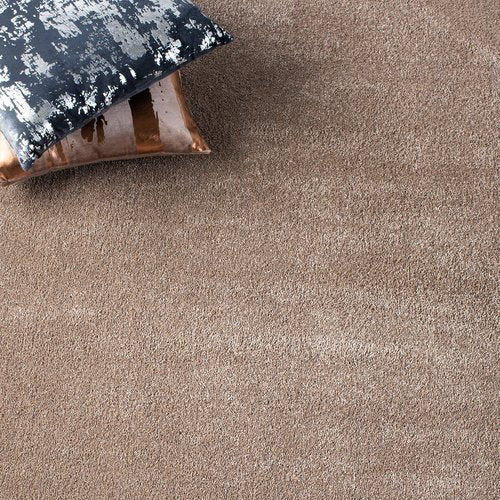 SAFAVIEH Plain and Solid Collection Area Rug - 5'5" x 7'7", Taupe, Non-Shedding & Easy Care, Ideal for High Traffic Areas in Living Room, Bedroom (PNS320-4429)