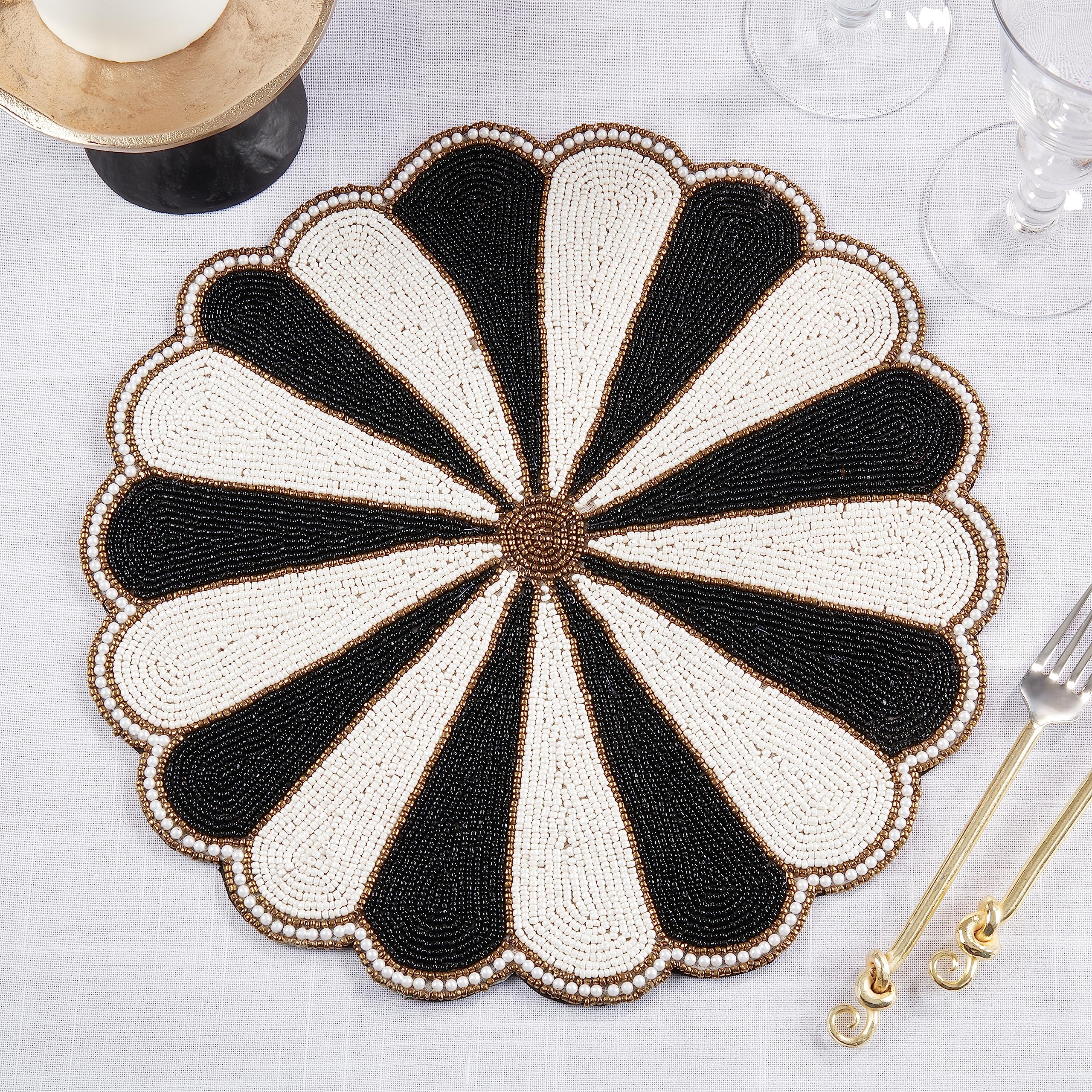 Saro Lifestyle Beaded Pinwheel Bliss Placemat (Set of 4), Black/White, 14"