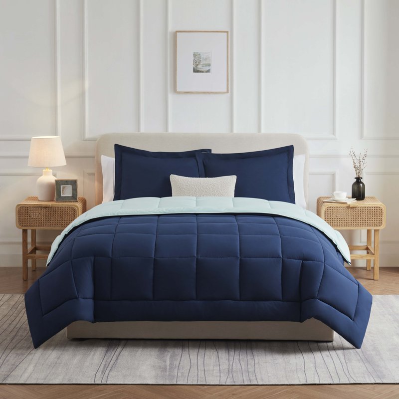 LammaLoe Twin Comforter - Quilted Down Alternative All-Season Duvet in Navy/Light Blue