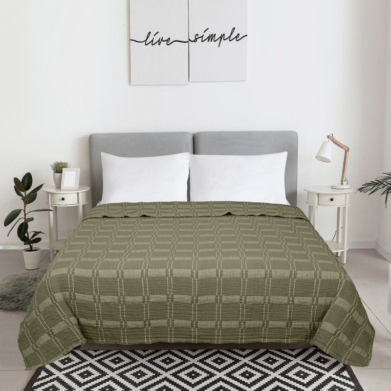 Mainstays Cloud Matelasse Quilt - King, Bay Leaf Green, Lightweight Bedding
