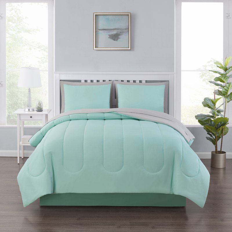 Queen Bed-in-a-Bag Comforter Set with Reversible Medallion Design - Green