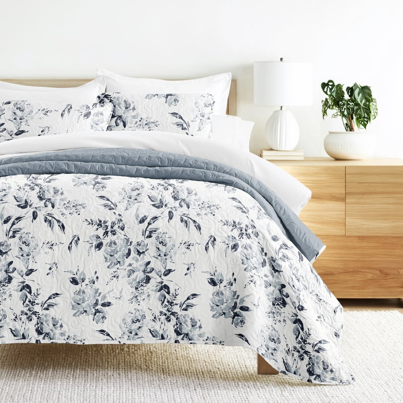 Queen Light Blue Rose Garden Reversible Quilt Set - Soft & Hypoallergenic