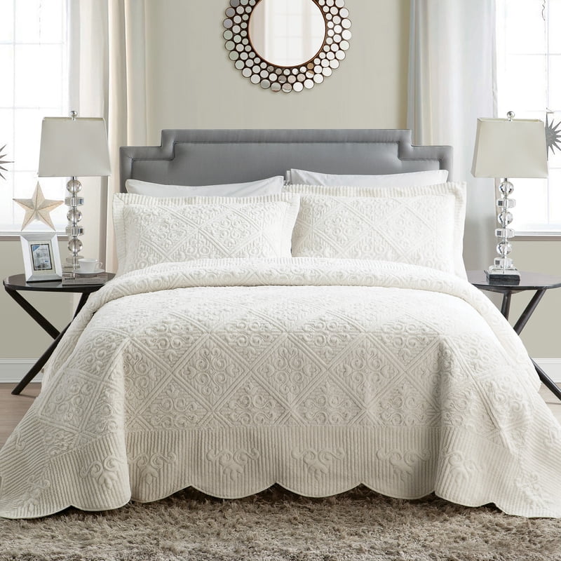 Westland Ivory 3-Piece Bedspread Set - Queen Microfiber Quilt & Shams