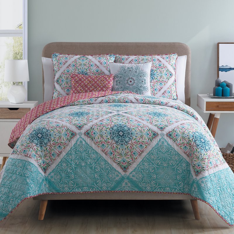 Reversible Quilt Set King with Medallion & Tiled Patterns - 5-Piece Bedding