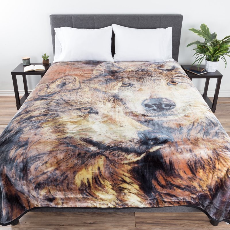 Queen-Size Faux Mink Weighted Blanket with Pair of Wolves - Blue Wolf Decor