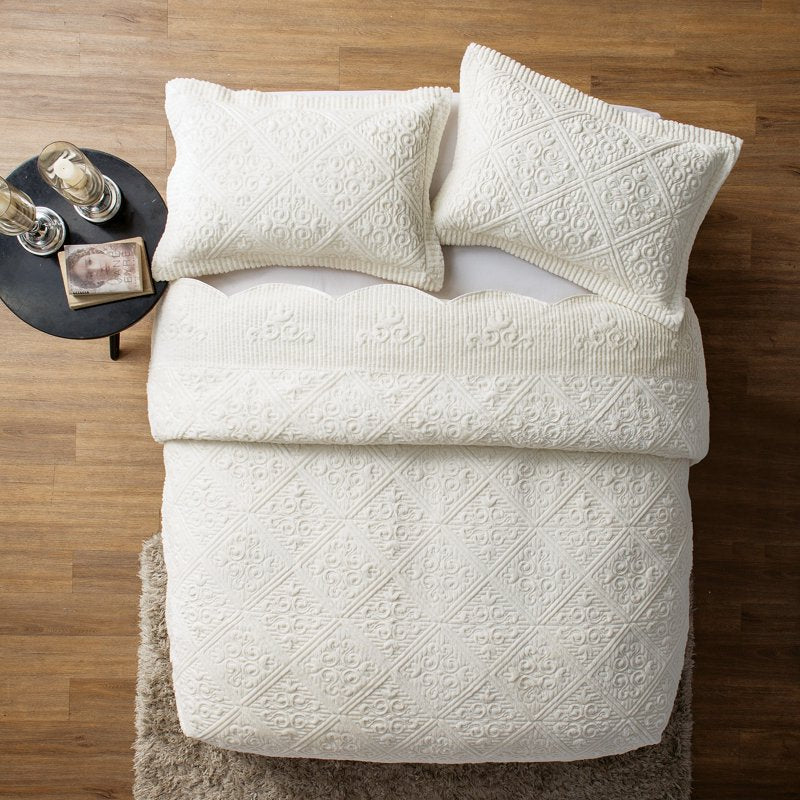 Westland Ivory 3-Piece Bedspread Set - Queen Microfiber Quilt & Shams