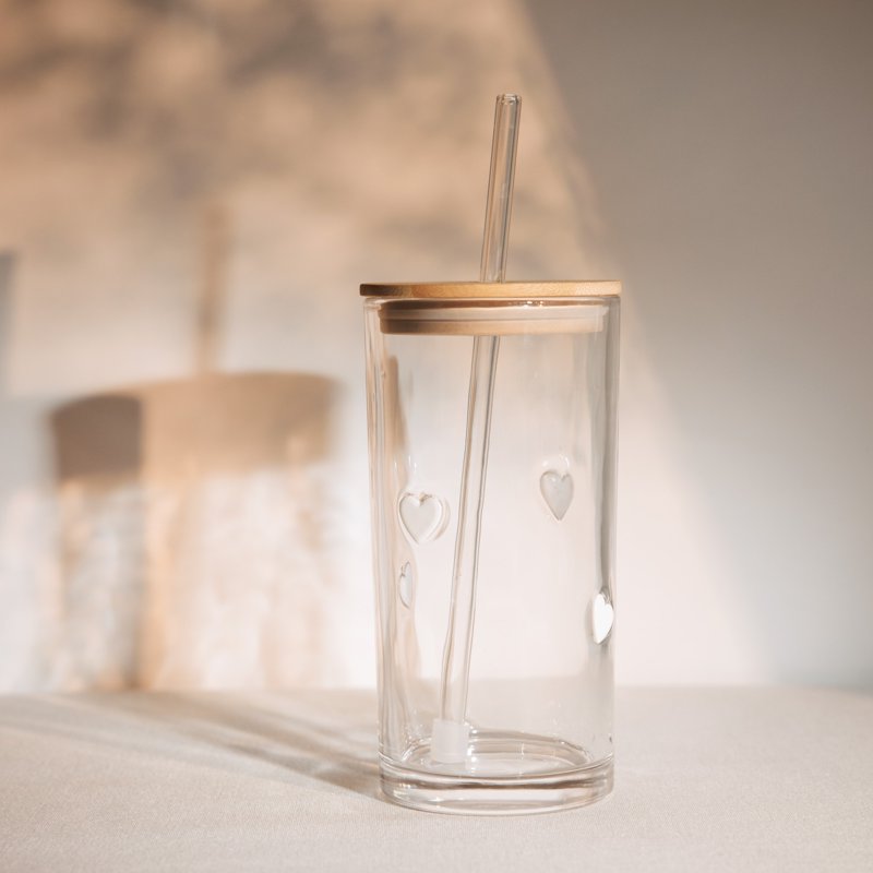 17 fl oz White Heart Charm Sipper with Glass Straw & Wood Lid