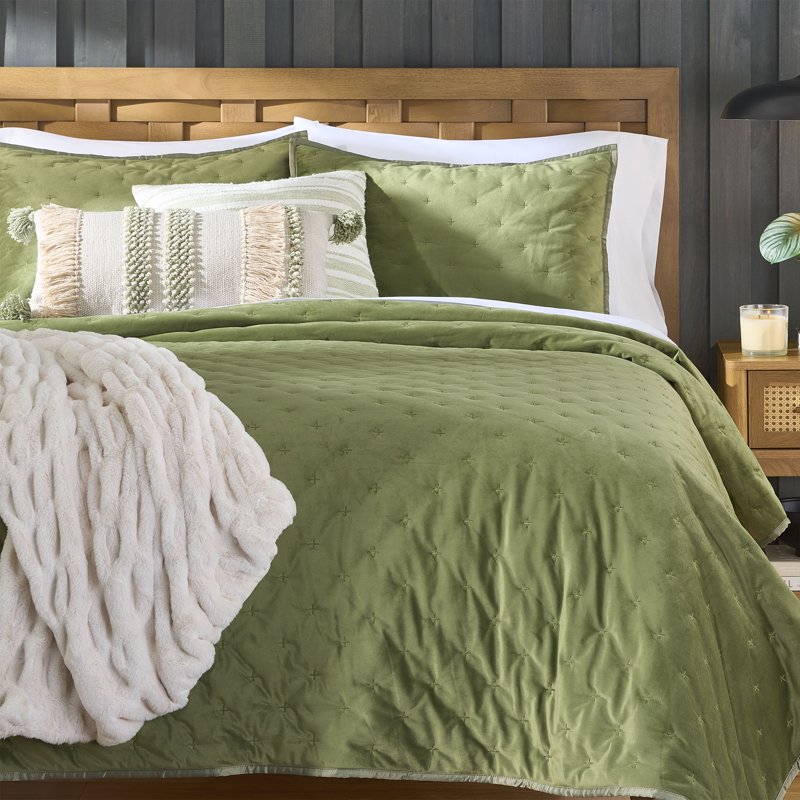 King Velvet Embroidered Quilt - Dark Green, Soft Polyester, All-Season