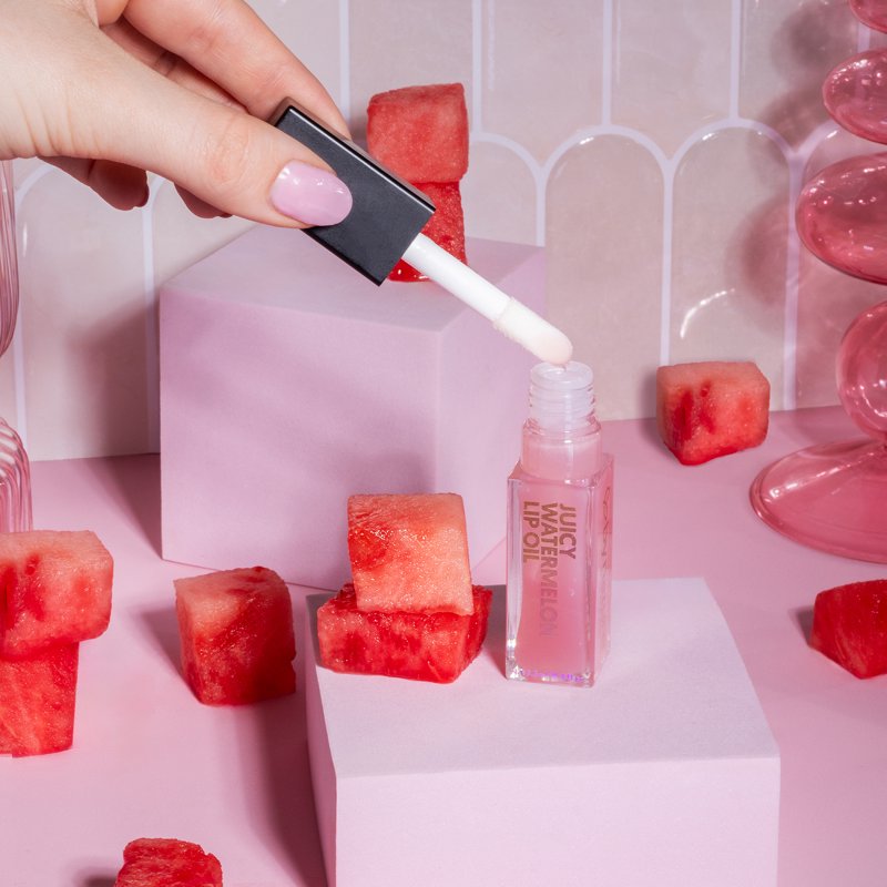 Hydrating Lip Oil with Vitamin E and Hyaluronic Acid
