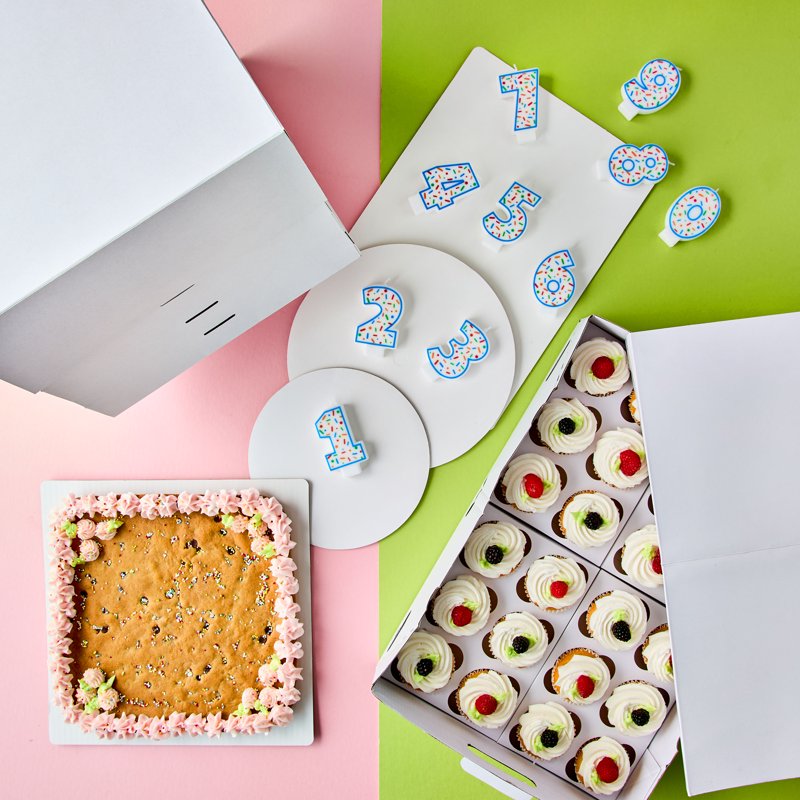 Cupcake Tray with Lid - 12.25" x 18" x 3.5", Holds 24 Cupcakes
