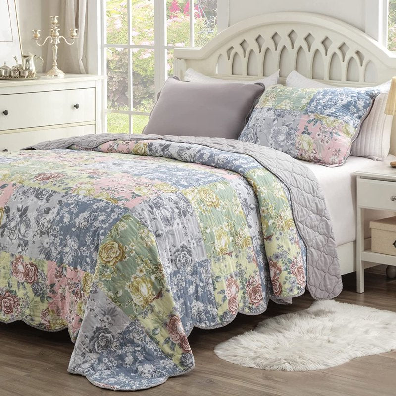 Full/Queen Patchwork Floral Quilt Set with Shams - Cotton Bed Cover