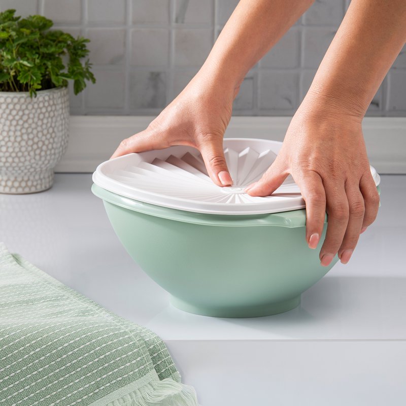 11.75-Cup Food Storage Bowl with Lid - Green Variant