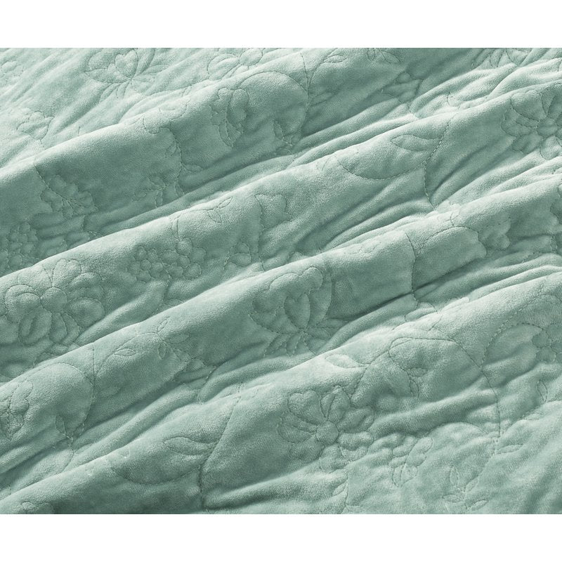 The Pioneer Woman Eloise Floral Velvet Quilt - King, Green River
