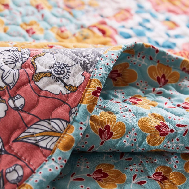 Reversible Quilt Set Full/Queen with Calico Patchwork Bedding - 3 Piece