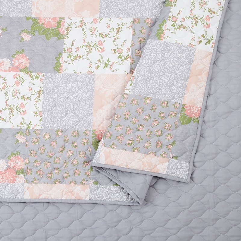 King Modern Heirloom La Flor Pink Patchwork Quilt Set - Reversible 3-Piece Bedding