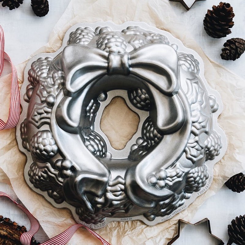 Holiday Wreath Bundt Pan - Nonstick Cast Aluminum Bakeware
