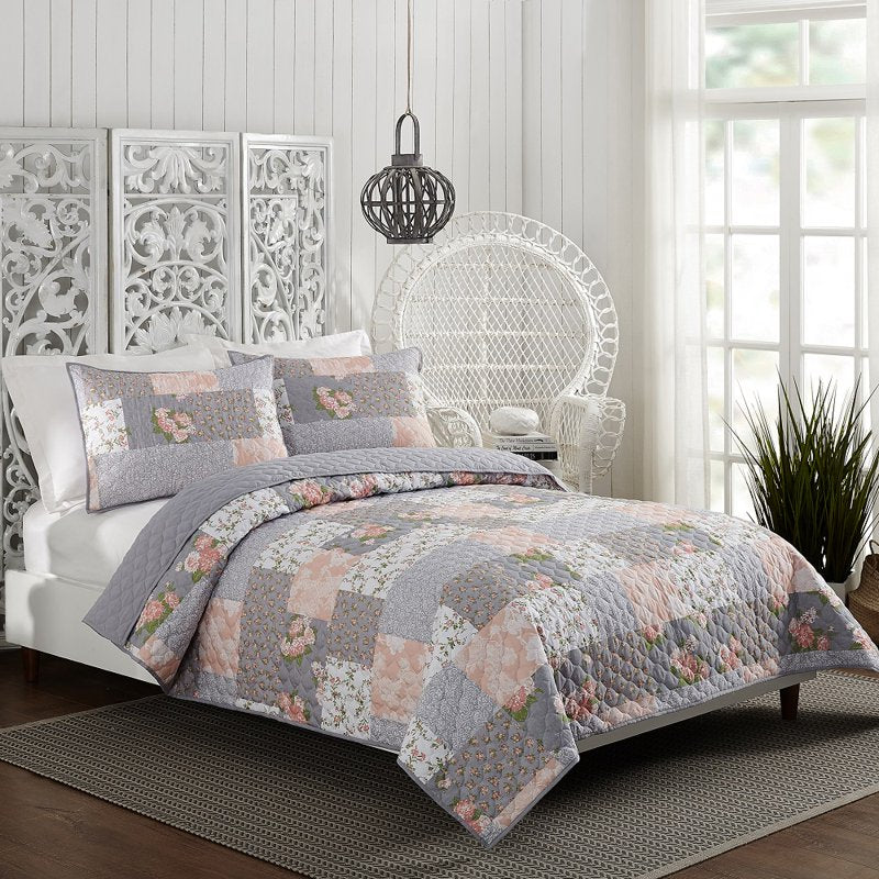 King Modern Heirloom La Flor Pink Patchwork Quilt Set - Reversible 3-Piece Bedding