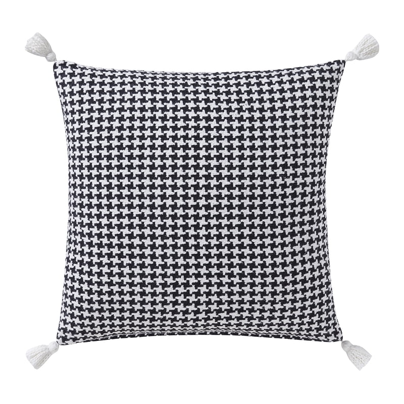 (2 Pack) Black and White Houndstooth Cotton Decorative Pillow with Tassels - 22x22