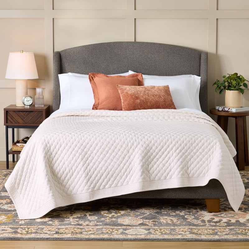 Better Homes & Gardens Vanilla Dream Tufted Velvet Quilt King Ivory