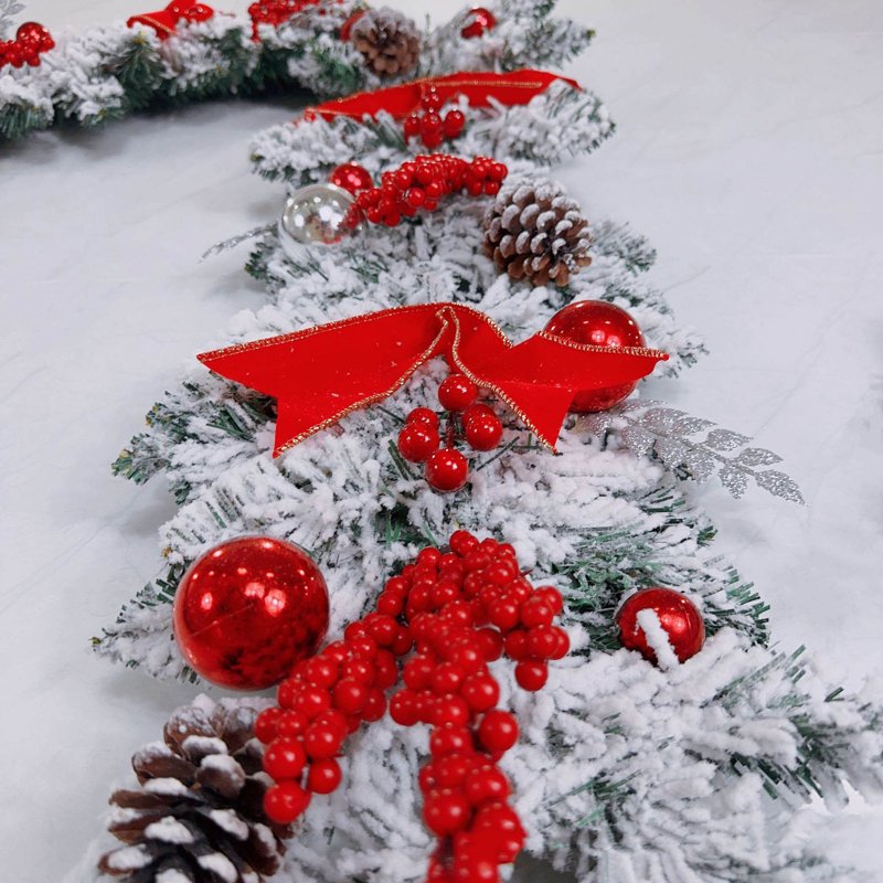 Christmas Wreath Outdoor Artificial Garland with Pine Cones & Berries - Festive Decor