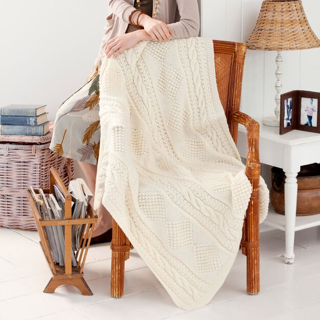 Jumbo Acrylic Yarn - White, 14oz / 396g, 744 Yards, Medium #4 - Variation of THIS listing