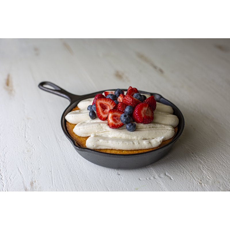 6.5-Inch Cast Iron Skillet with Wolf Scene - Lodge Wildlife Series